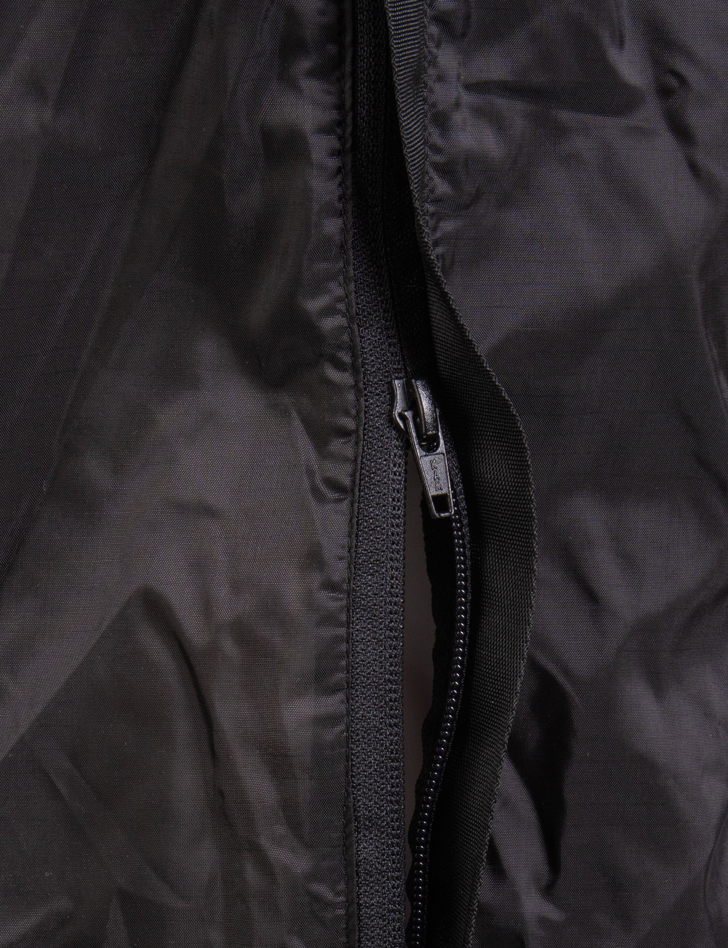Heavy-Duty Dual Zipper - Durable front zipper opens from both top and bottom for quick and easy access.